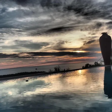 Дом отдыха Sunseapoolsidestudio Casasolare Vistamare Муджа