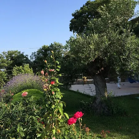 Sunseapoolsidestudio Casasolare Vistamare Муджа