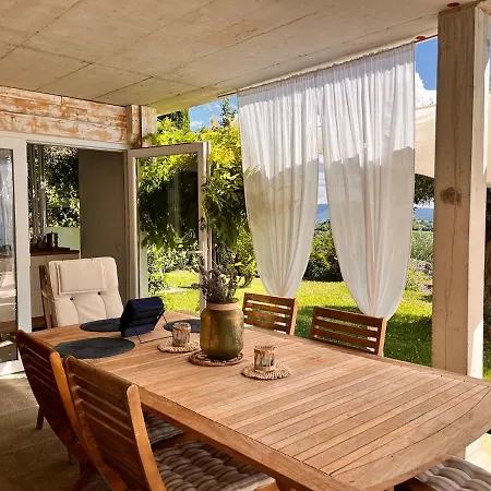 Дом отдыха Sunseapoolsidestudio Casasolare Vistamare Муджа